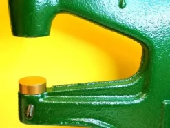 Sale Base per Torchio in Ottone 28mm da utilizzare con Fustelle per fori Fustelle Per Fori